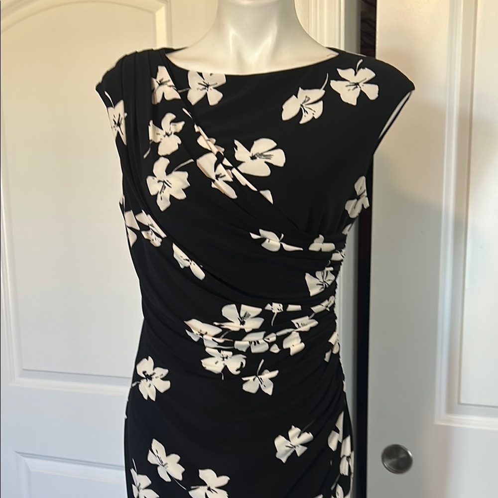 Black Floral Sheath Dress - Women's Elegant Work & Event Dress - Picture 5 of 11